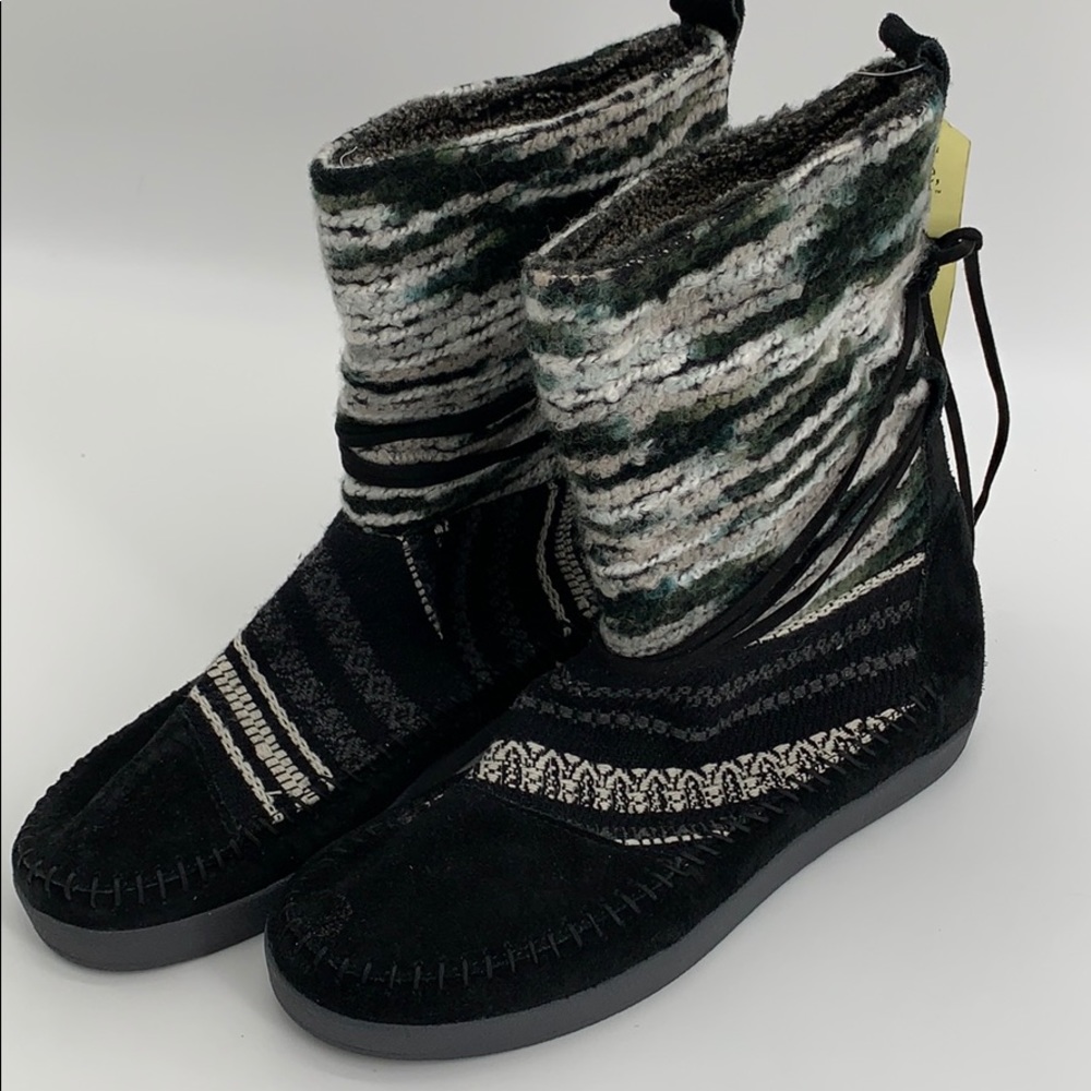 Toms womens 8.5 Nepal boot black suede textile mix